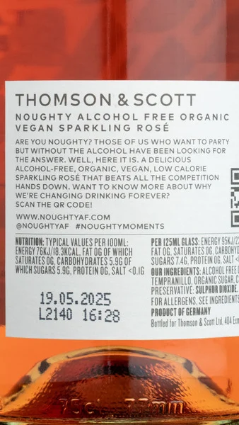 Noughty De-Alcoholised Sparkling Rose NV view 3